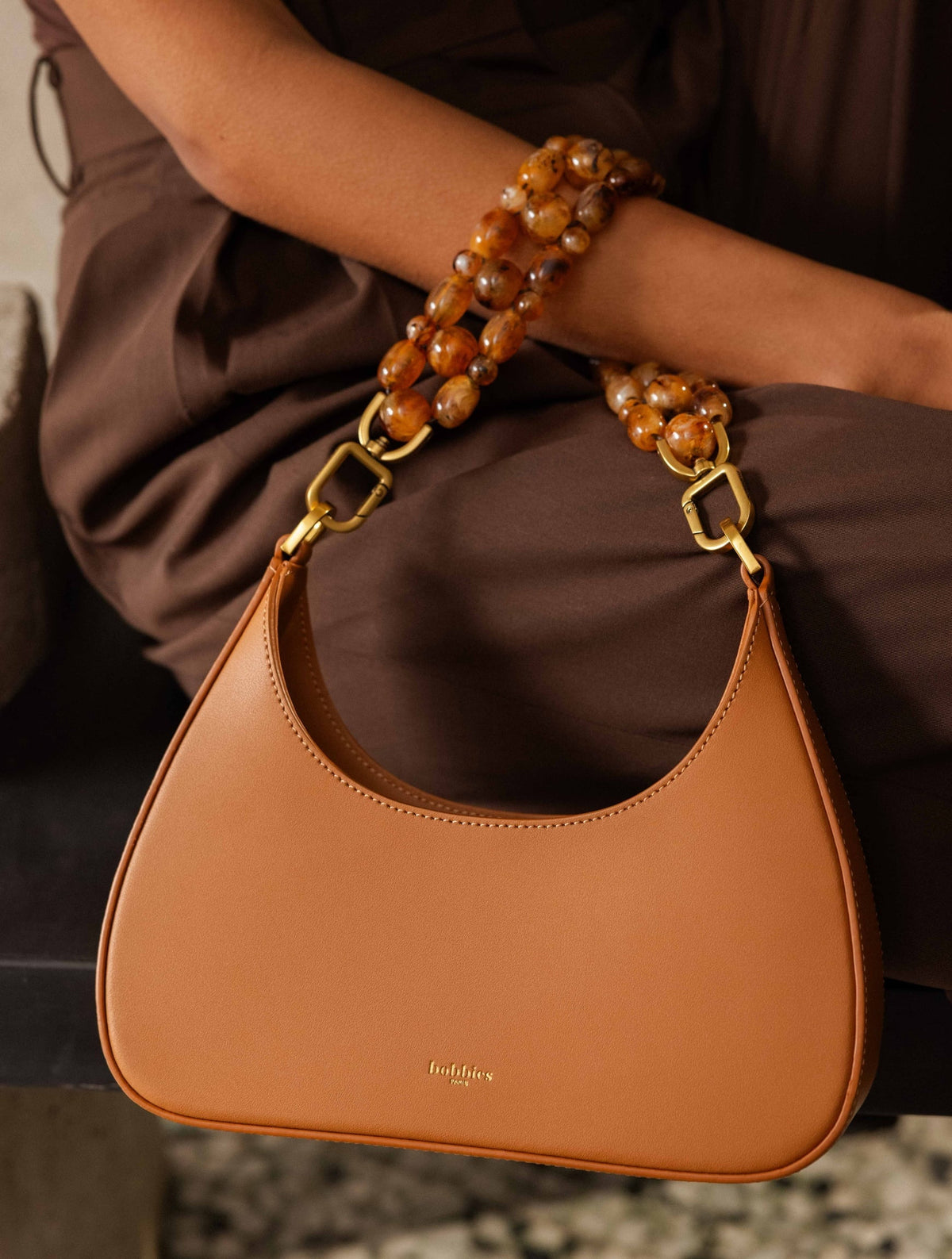 Bobbies Aléria Speculoos handbag — worn model view